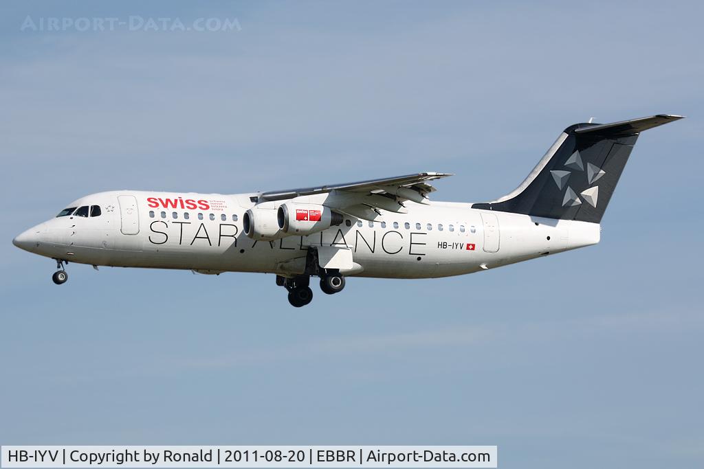HB-IYV, 2000 British Aerospace Avro 146-RJ100 C/N E3377, at bru