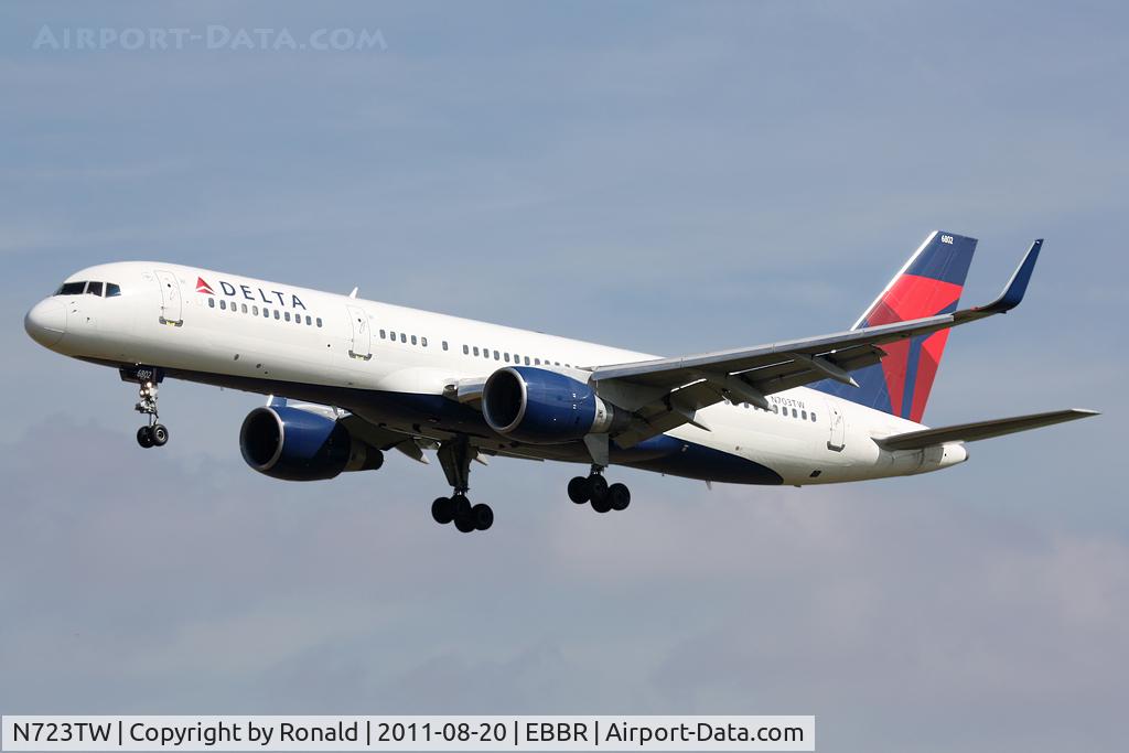 N723TW, 2000 Boeing 757-231 C/N 29378, at bru