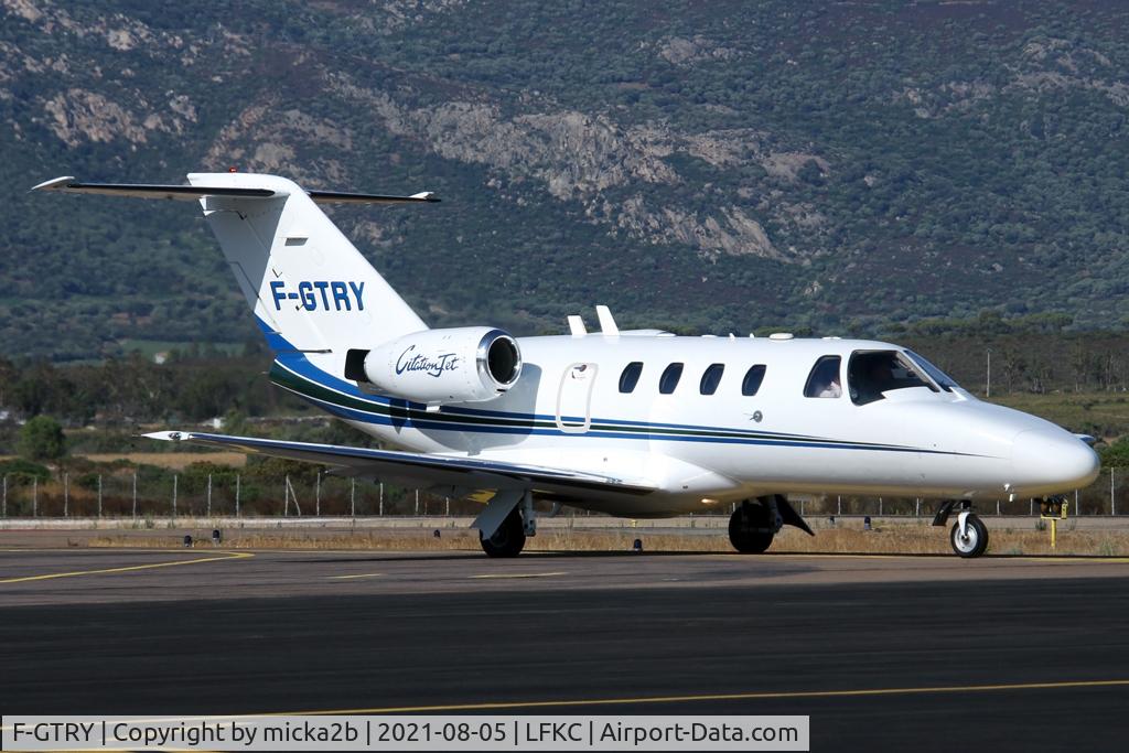 F-GTRY, 1999 Cessna 525 CitationJet C/N 525-0359, Taxiing