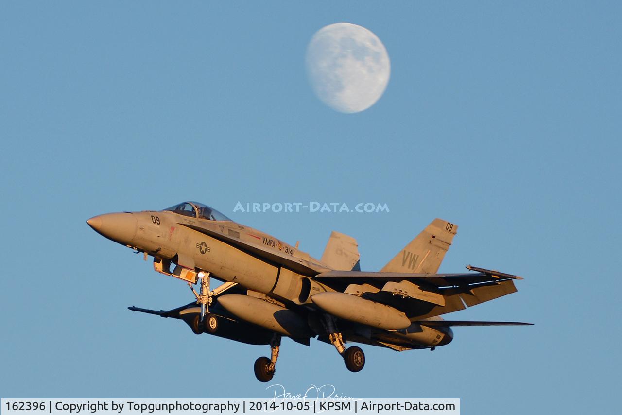 162396, McDonnell Douglas F/A-18A Hornet C/N 0220, TREND53 barking at the moon