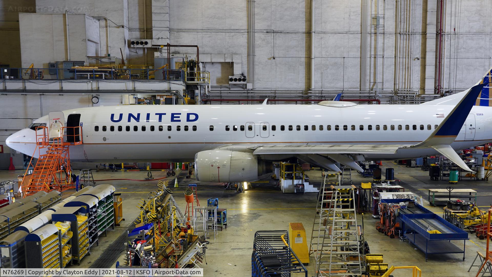 N76269, 2001 Boeing 737-824 C/N 31588, SFO 2021.