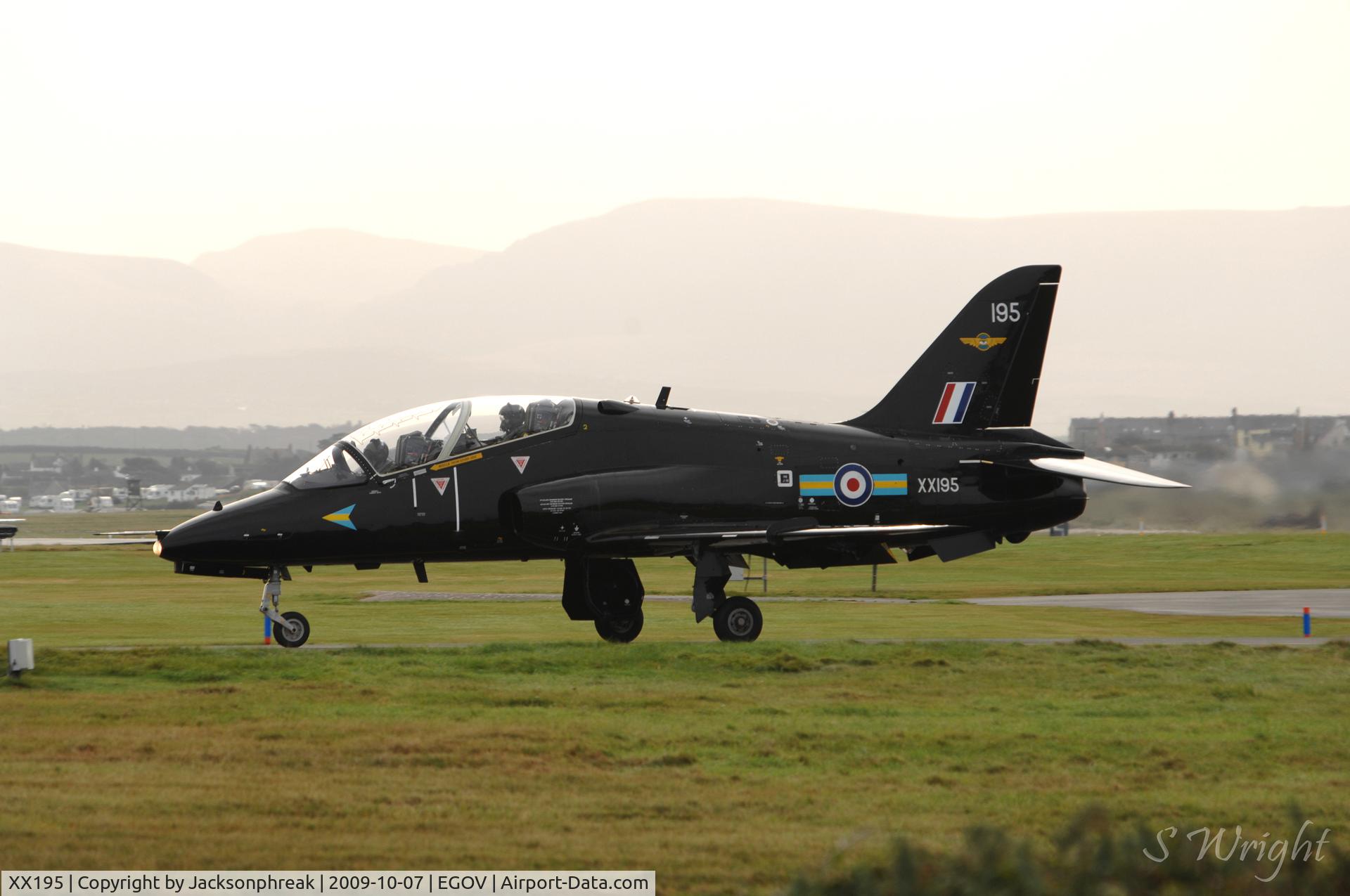 XX195, 1978 Hawker Siddeley Hawk T.1 C/N 042/312042, Taxiing at RAF Valley