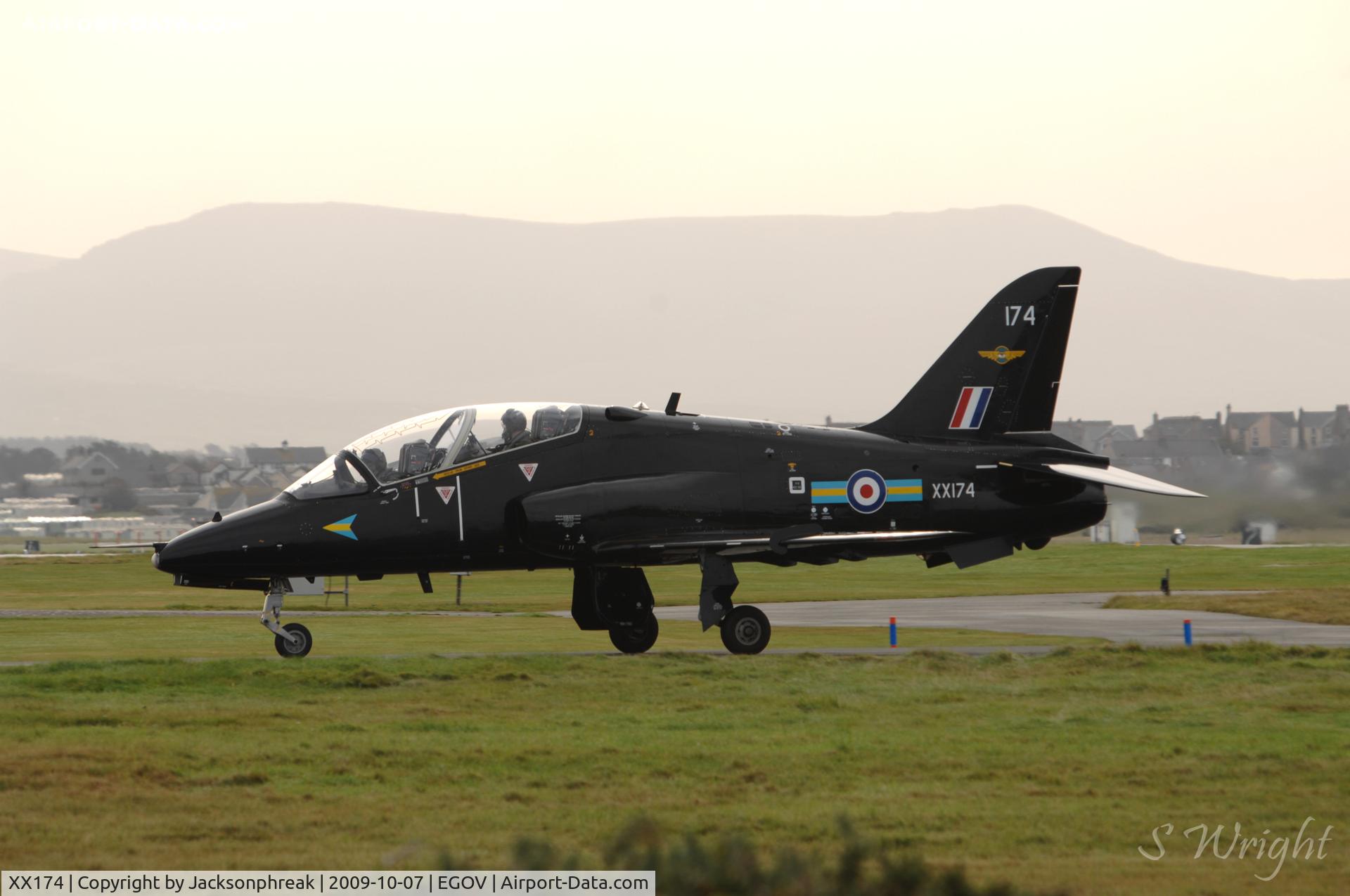 XX174, 1977 Hawker Siddeley Hawk T.1 C/N 021/312021, Taxiing at RAF Valley, UK