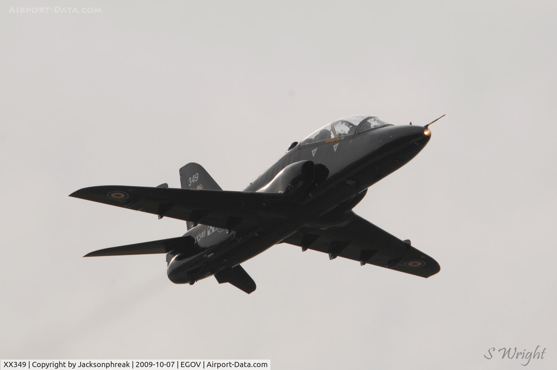 XX349, 1981 Hawker Siddeley Hawk T.1W C/N 198/312173, In the circuit at RAF Valley, UK