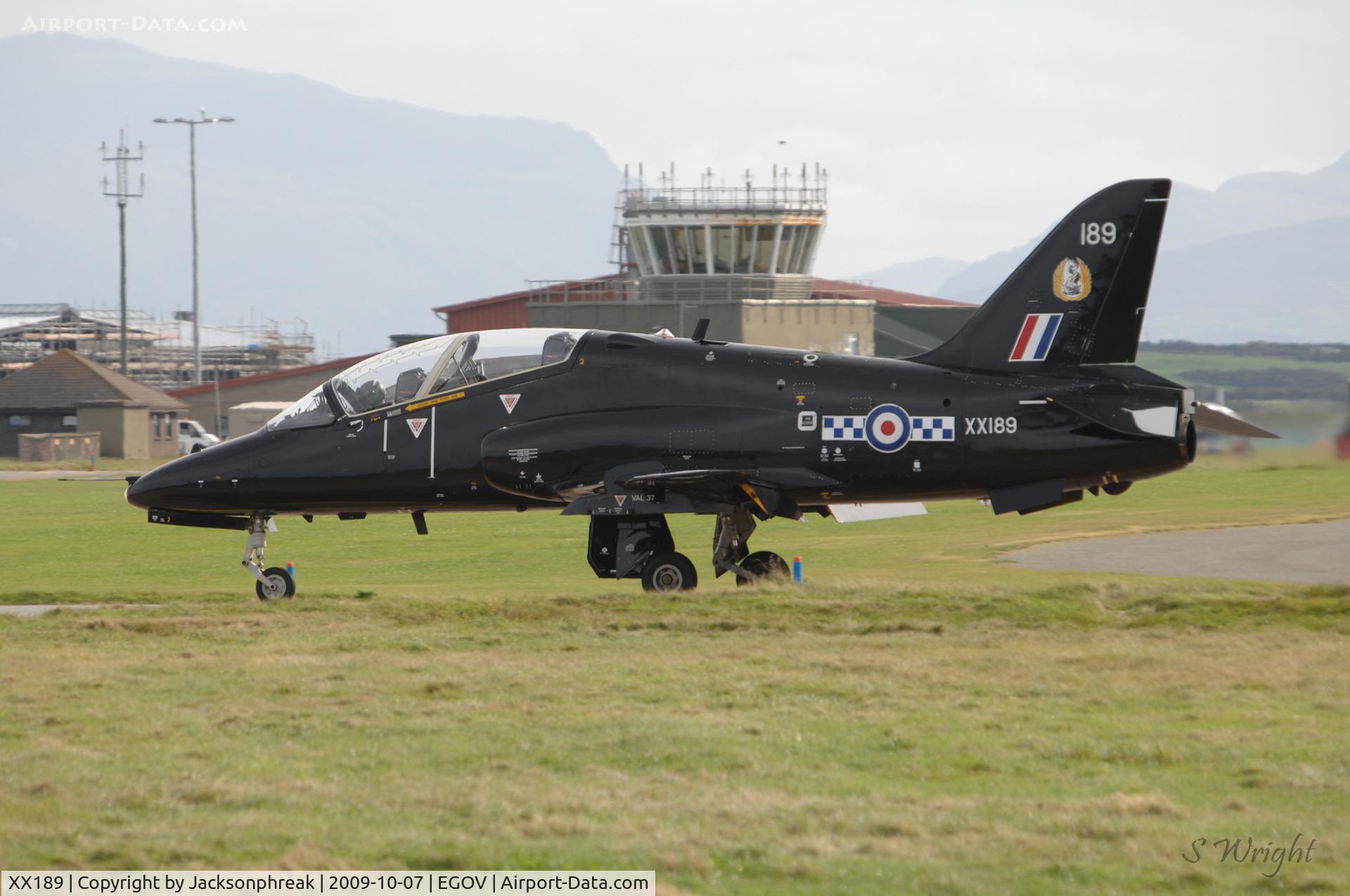XX189, 1977 Hawker Siddeley Hawk T.1A C/N 036/312036, Taxiing at RAF Valley, UK