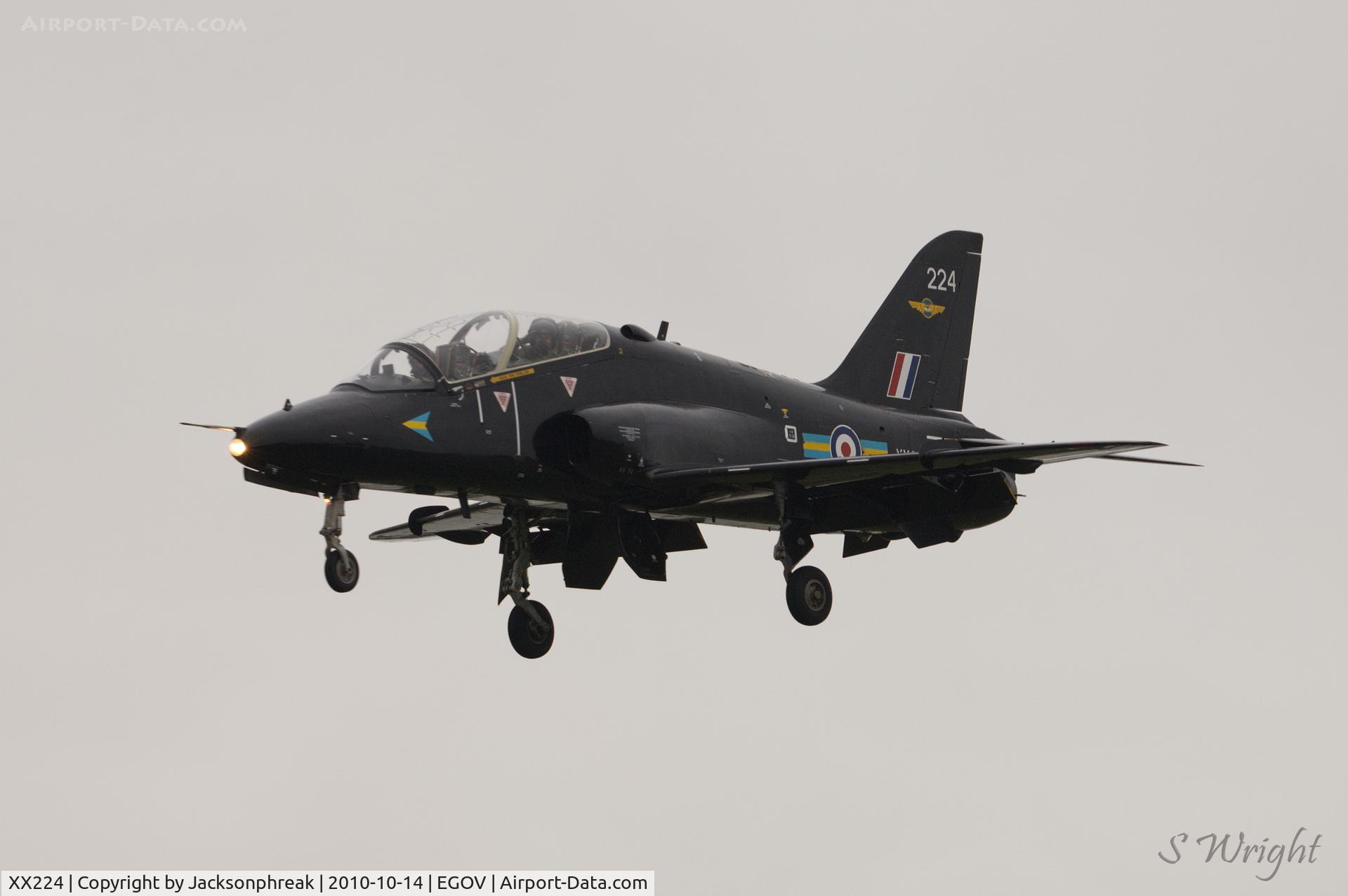 XX224, 1978 Hawker Siddeley Hawk T.1W C/N 060/312060, On finals at RAF Valley, UK