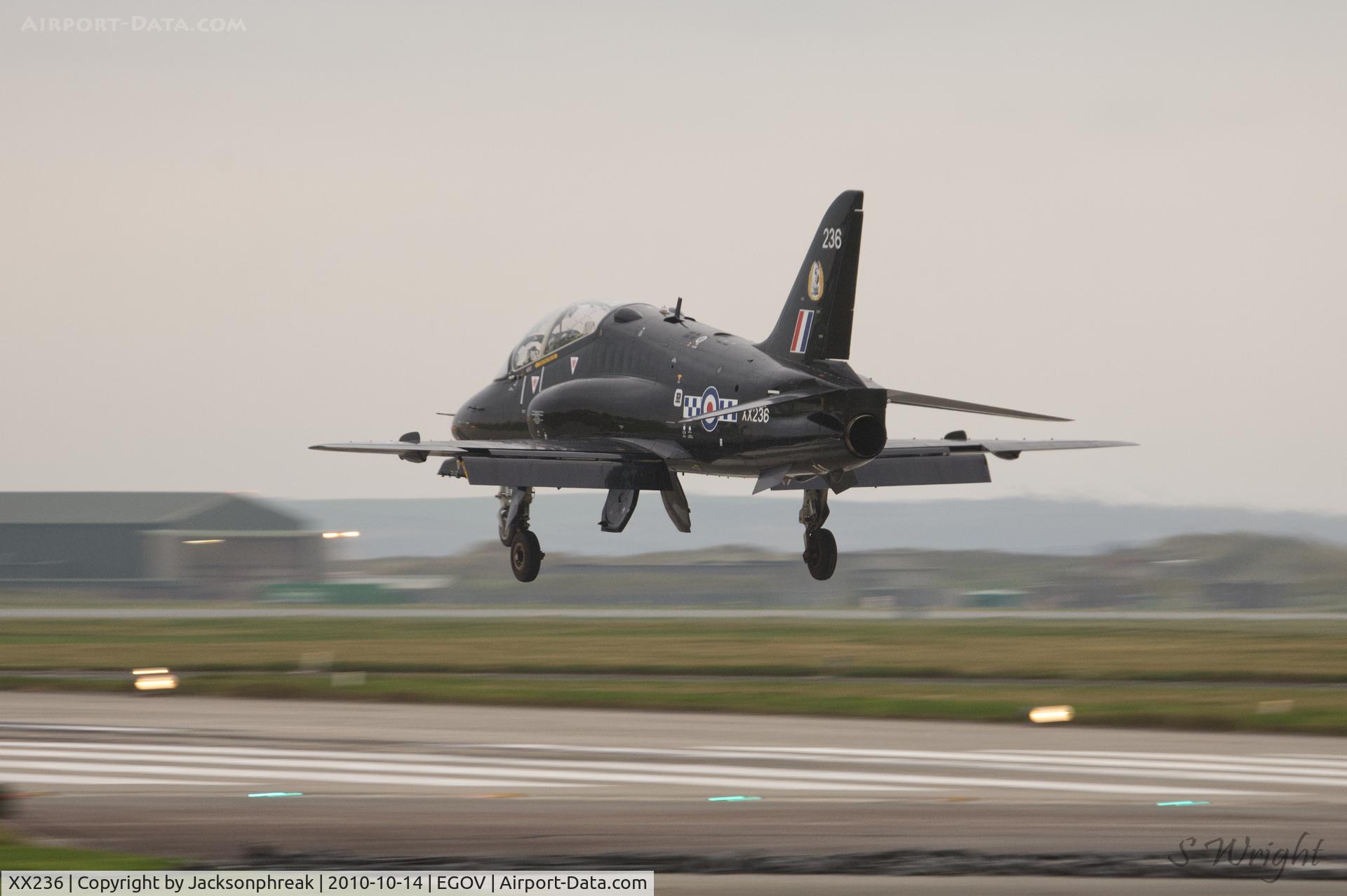 XX236, 1978 Hawker Siddeley Hawk T.1 C/N 072/312072, On finals at RAF Valley, UK