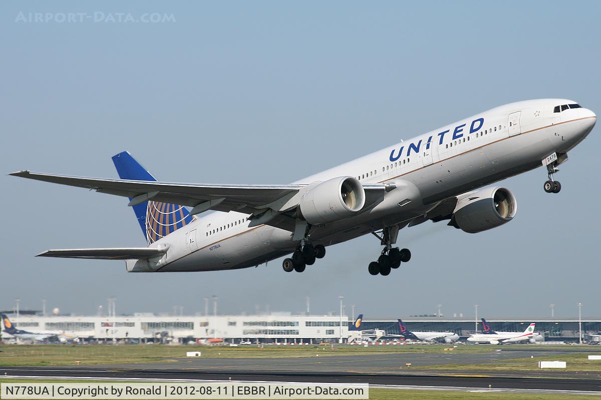N778UA, 1996 Boeing 777-222 C/N 26940, at bru