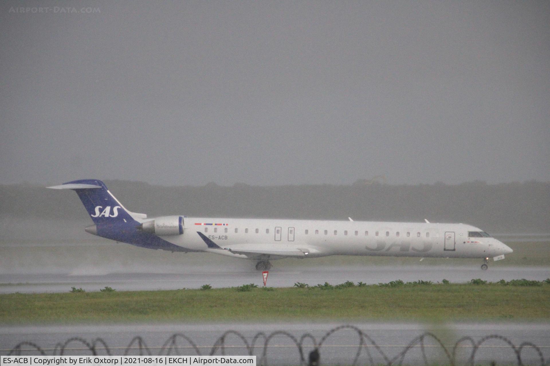 ES-ACB, 2010 Bombardier CRJ-900ER (CL-600-2D24) C/N 15261, ES-ACB taking off rw 22R in heavy rain