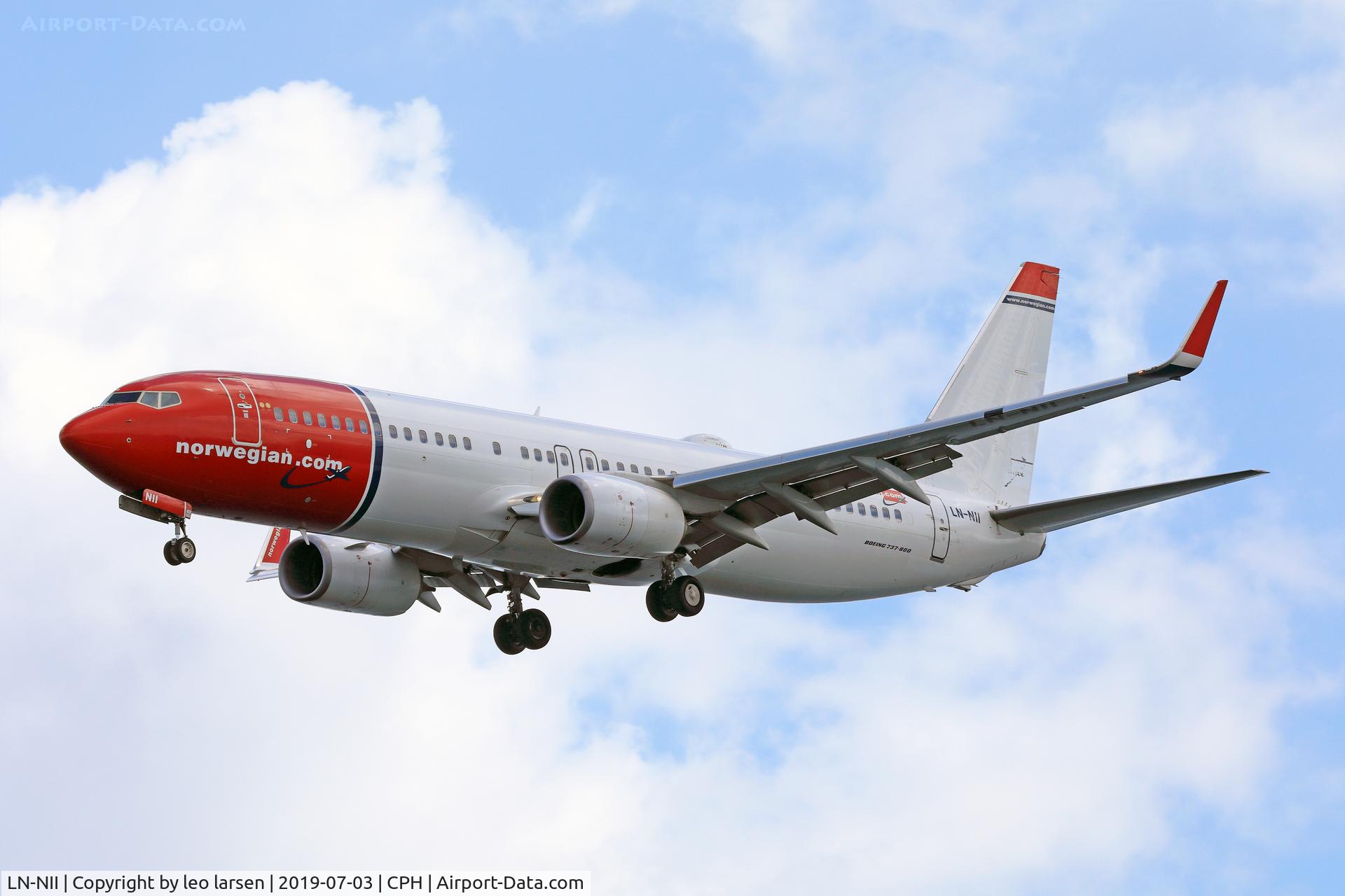 LN-NII, 2014 Boeing 737-8JP C/N 43877, Copenhagen 3.7.2019 on final to R-30