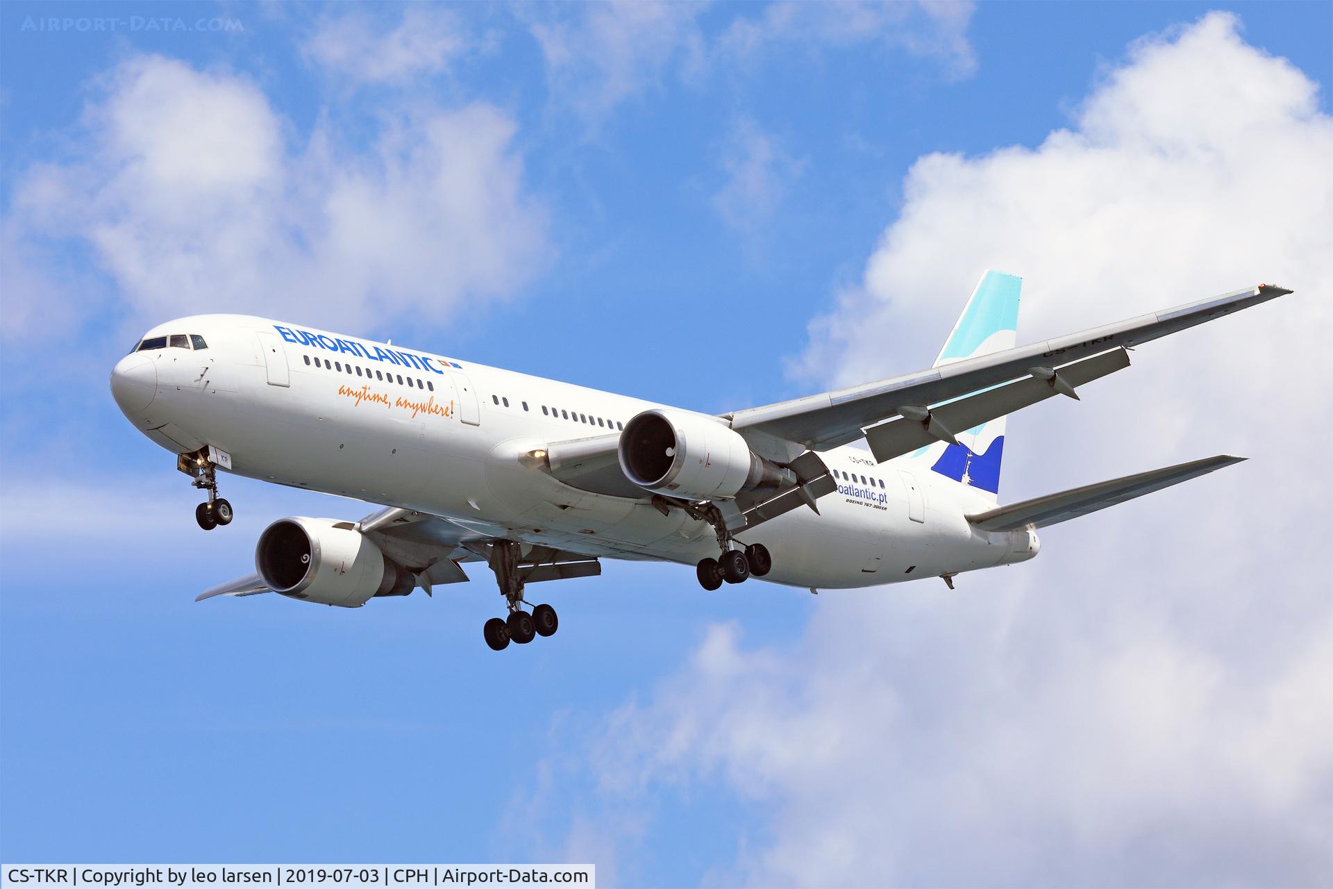 CS-TKR, 2001 Boeing 767-36N/ER C/N 30854, Copenhagen 3.7.2019 on final to R-30