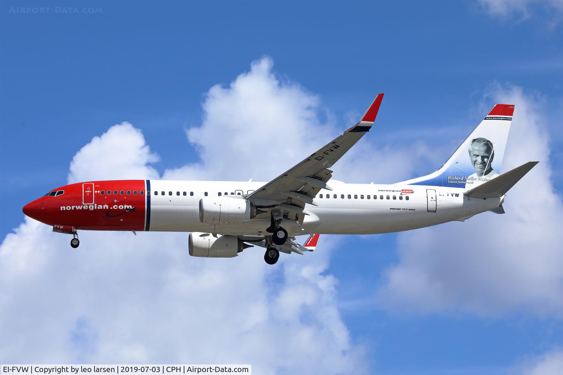 EI-FVW, 2017 Boeing 737-8JP C/N 42282, Copenhagen 3.7.2019 on final to R-30