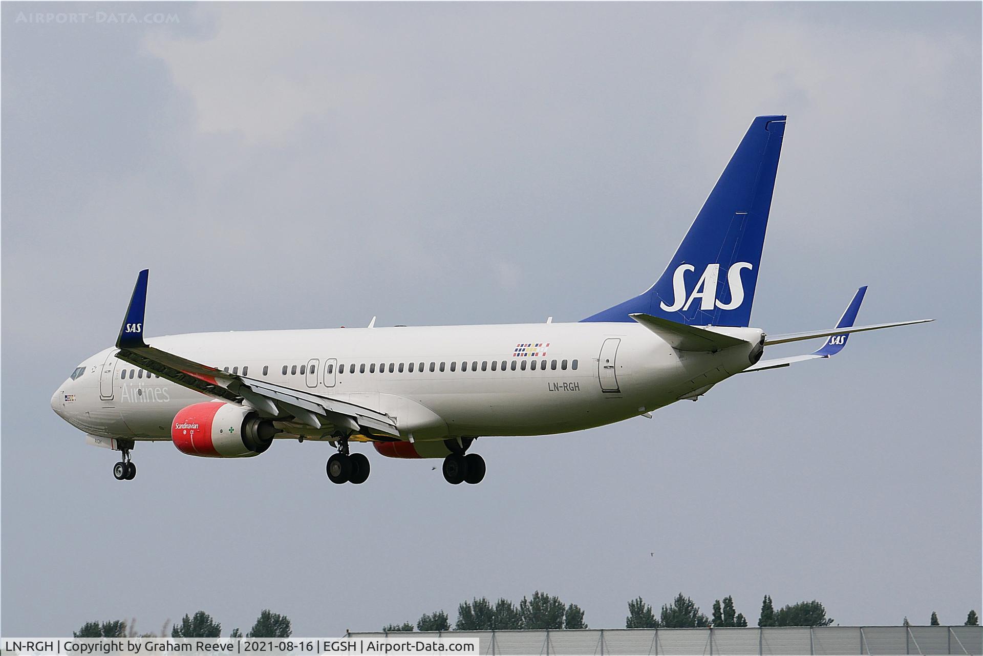 LN-RGH, 2013 Boeing 737-86N C/N 41266, Landing at Norwich.