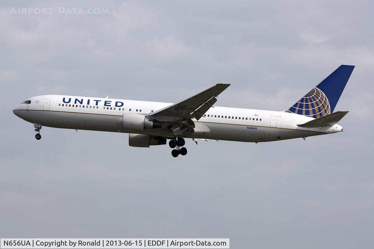 N656UA, 1992 Boeing 767-322 C/N 25394, at fra