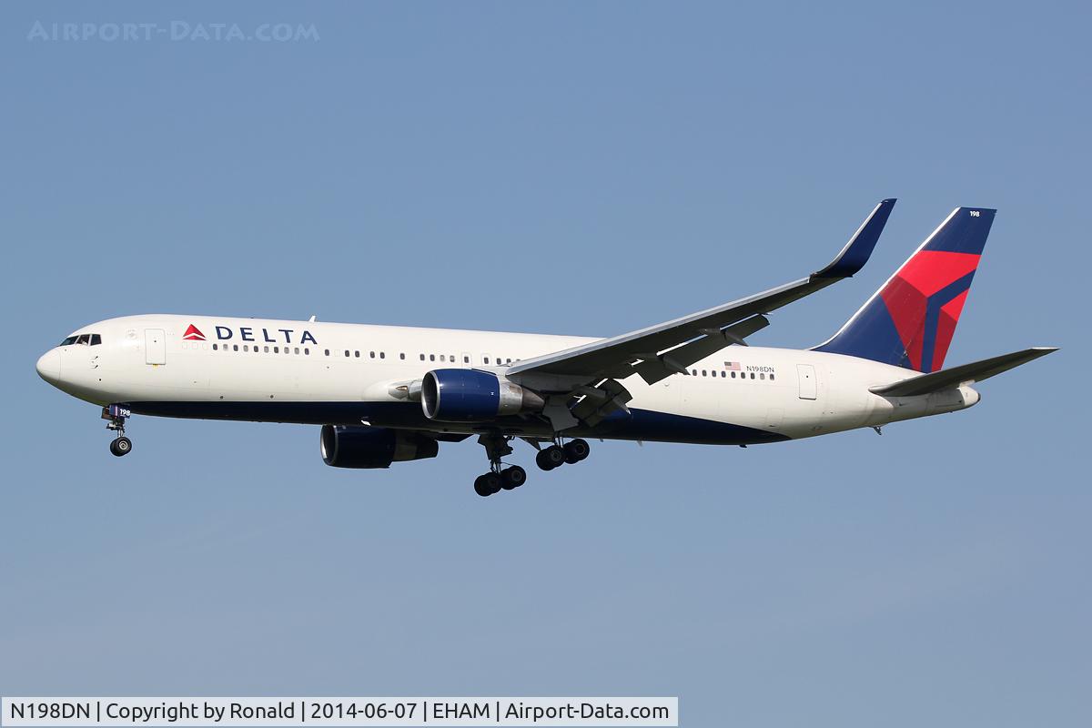 N198DN, 1998 Boeing 767-332 C/N 28455, at spl
