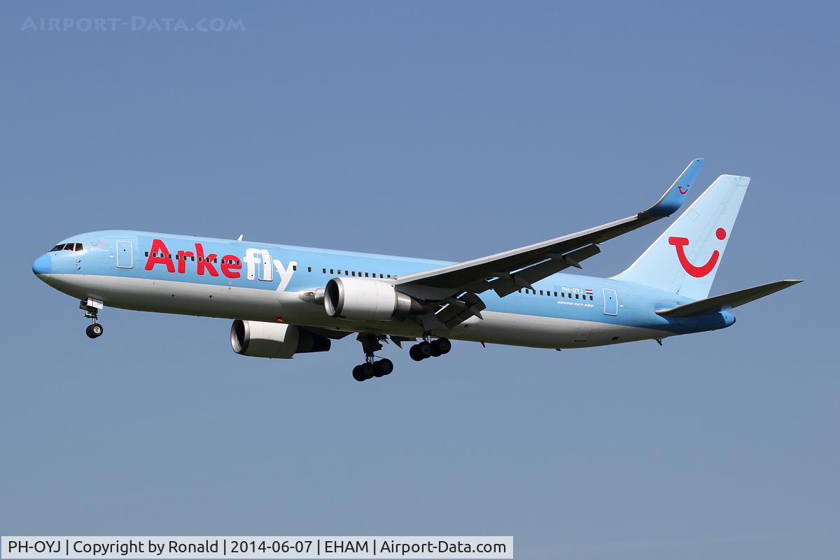 PH-OYJ, 2000 Boeing 767-304 C/N 29384, at spl