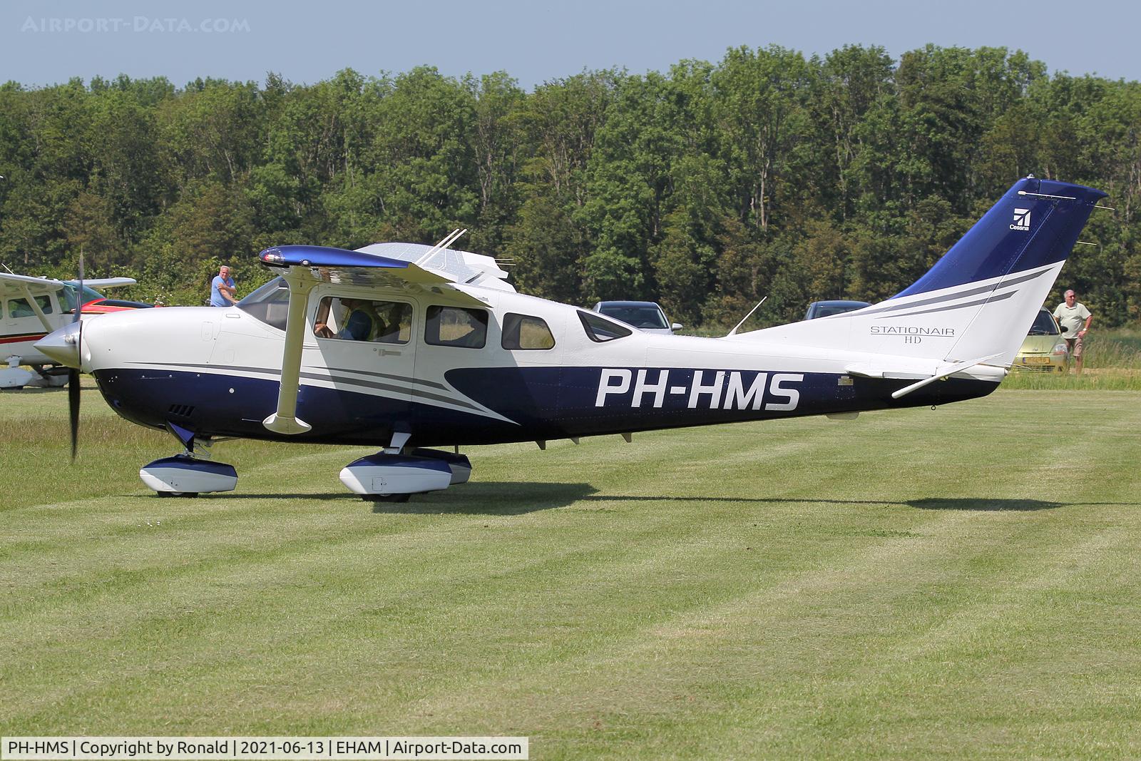 PH-HMS, Cessna T206H Turbo Stationair HD Turbo Stationair C/N T20609537, at spl