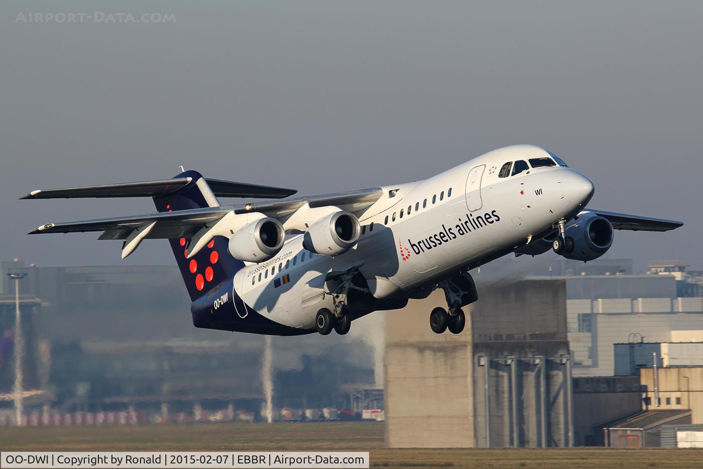 OO-DWI, 1999 British Aerospace Avro 146-RJ100 C/N E3342, at bru