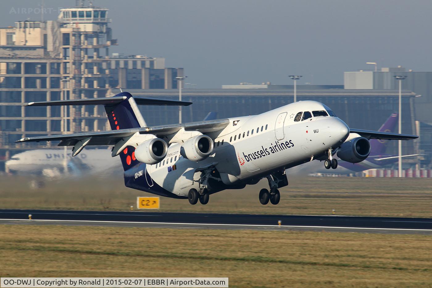 OO-DWJ, 1999 British Aerospace Avro 146-RJ100 C/N E3355, at bru