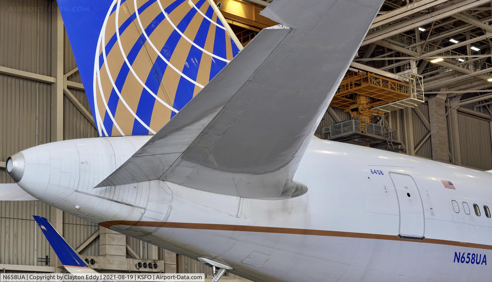 N658UA, 1993 Boeing 767-322 C/N 27113, SFO 2021.