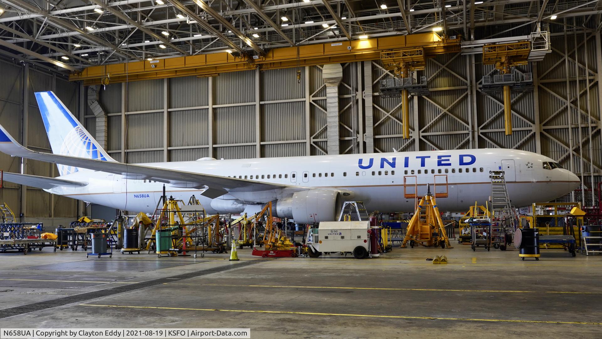N658UA, 1993 Boeing 767-322 C/N 27113, SFO 2021.