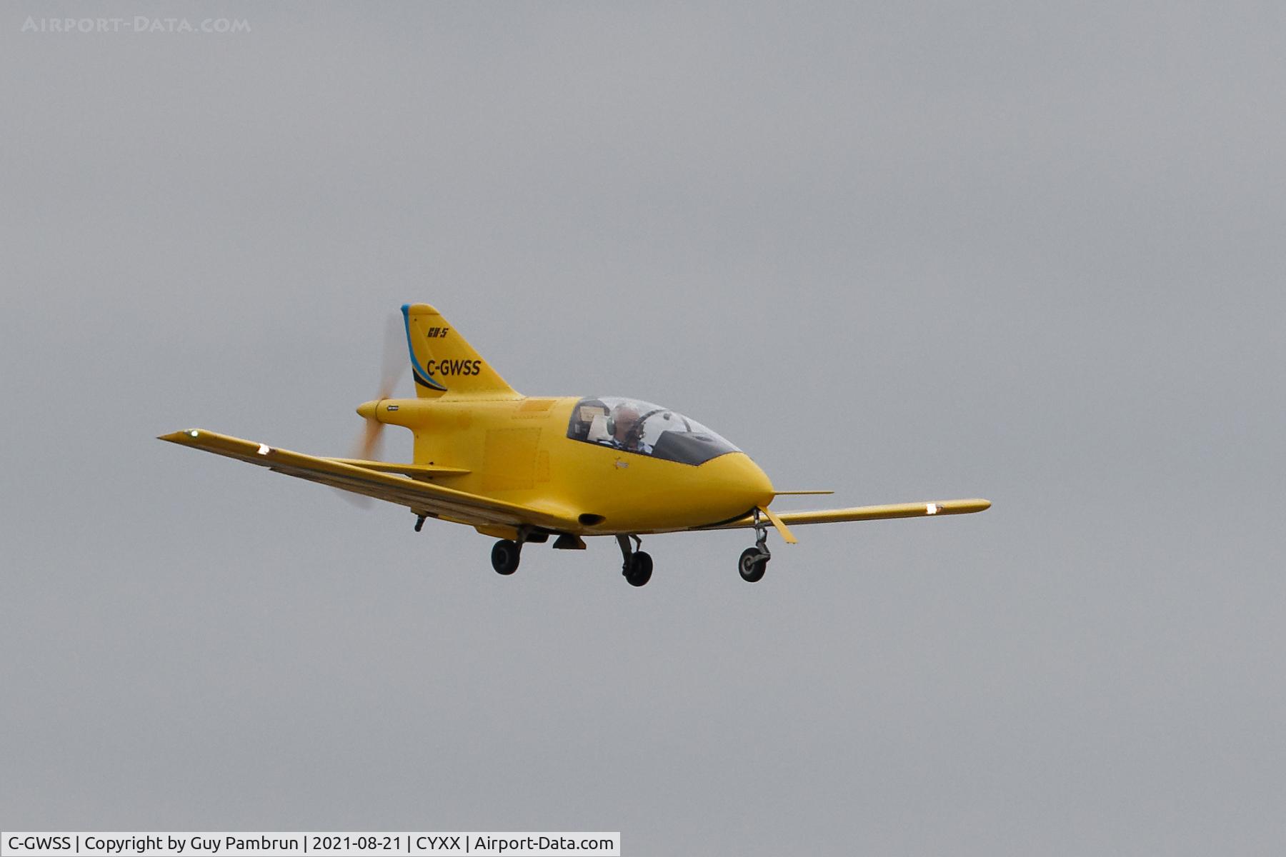 C-GWSS, 1984 Bede Aviation BD-5B C/N 683, Landing on 19