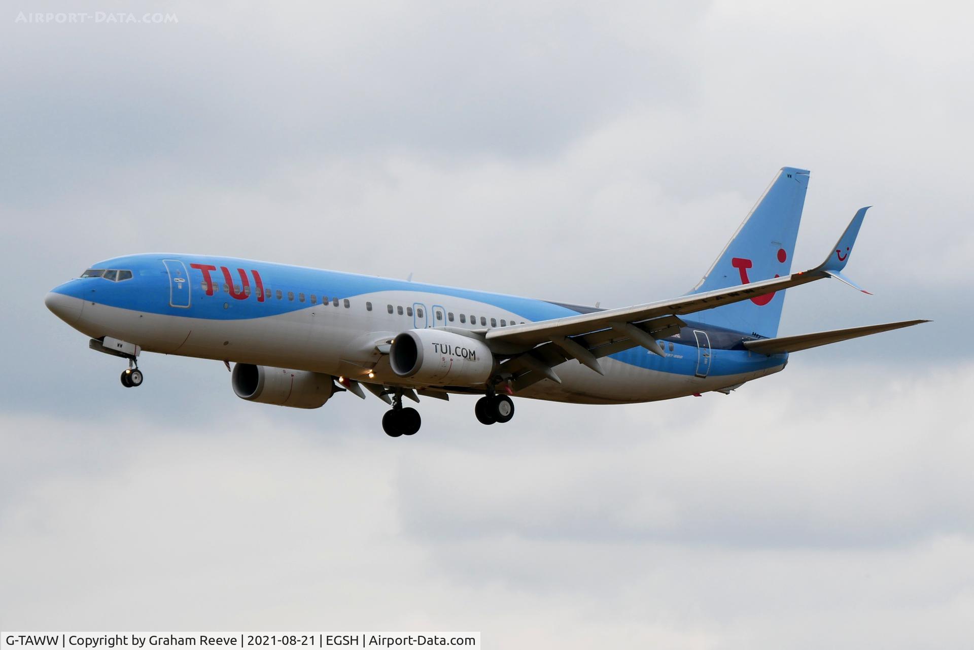G-TAWW, 2015 Boeing 737-8K5 C/N 41663, Landing at Norwich.