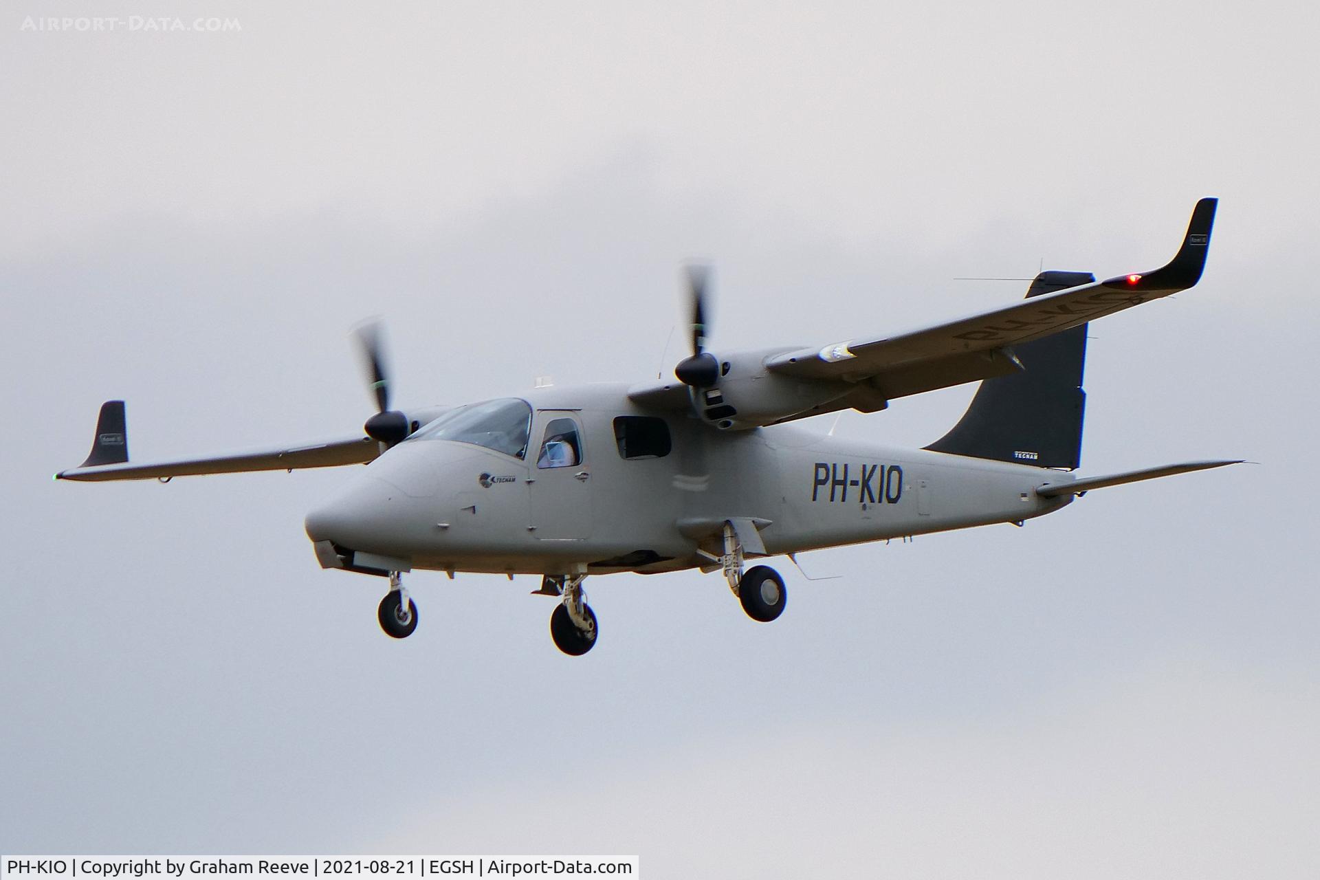 PH-KIO, Tecnam P2006T C/N 279, Landing at Norwich.