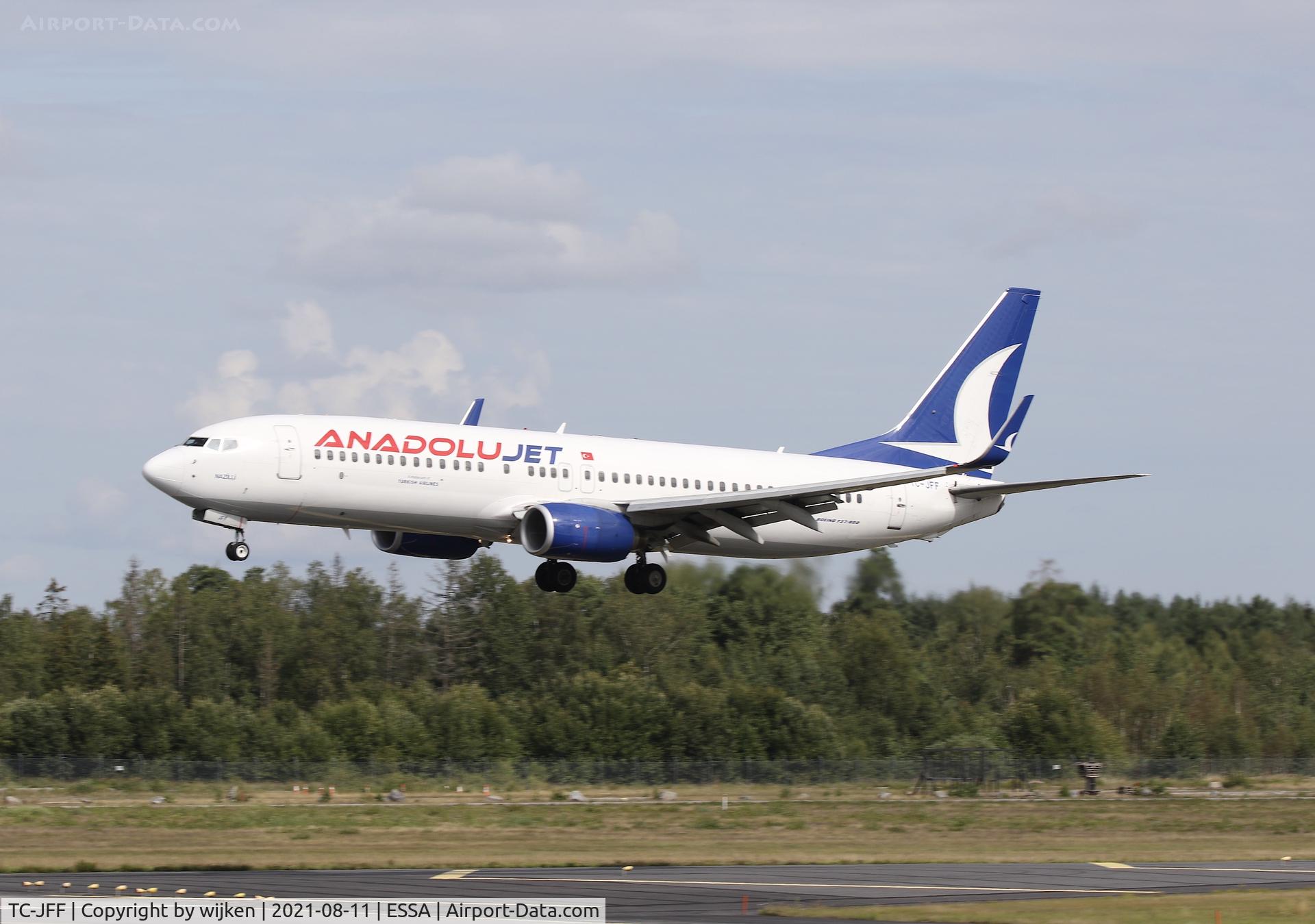 TC-JFF, 1998 Boeing 737-8F2 C/N 29768, RWY 26