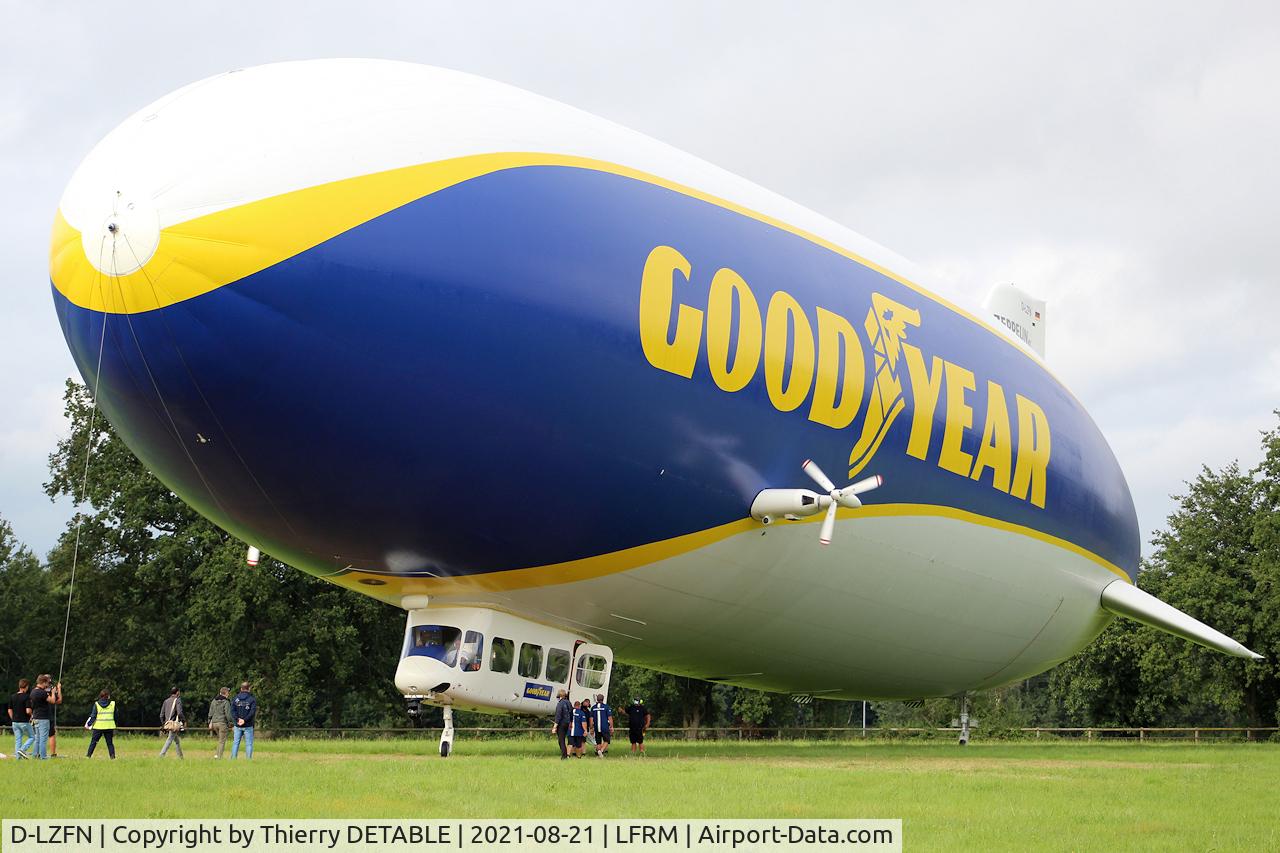 D-LZFN, 1997 Zeppelin LZ N07-100 C/N 001, Team of Zeppelin advertisement for Goodyear based in a field near Ruaudin 72 for the 24h le Mans. 19 to 23 August 2021.
5 km from le Mans airport LFRM.
The Zeppelin is head-on and windy, keeping it in line with its stern propellers.