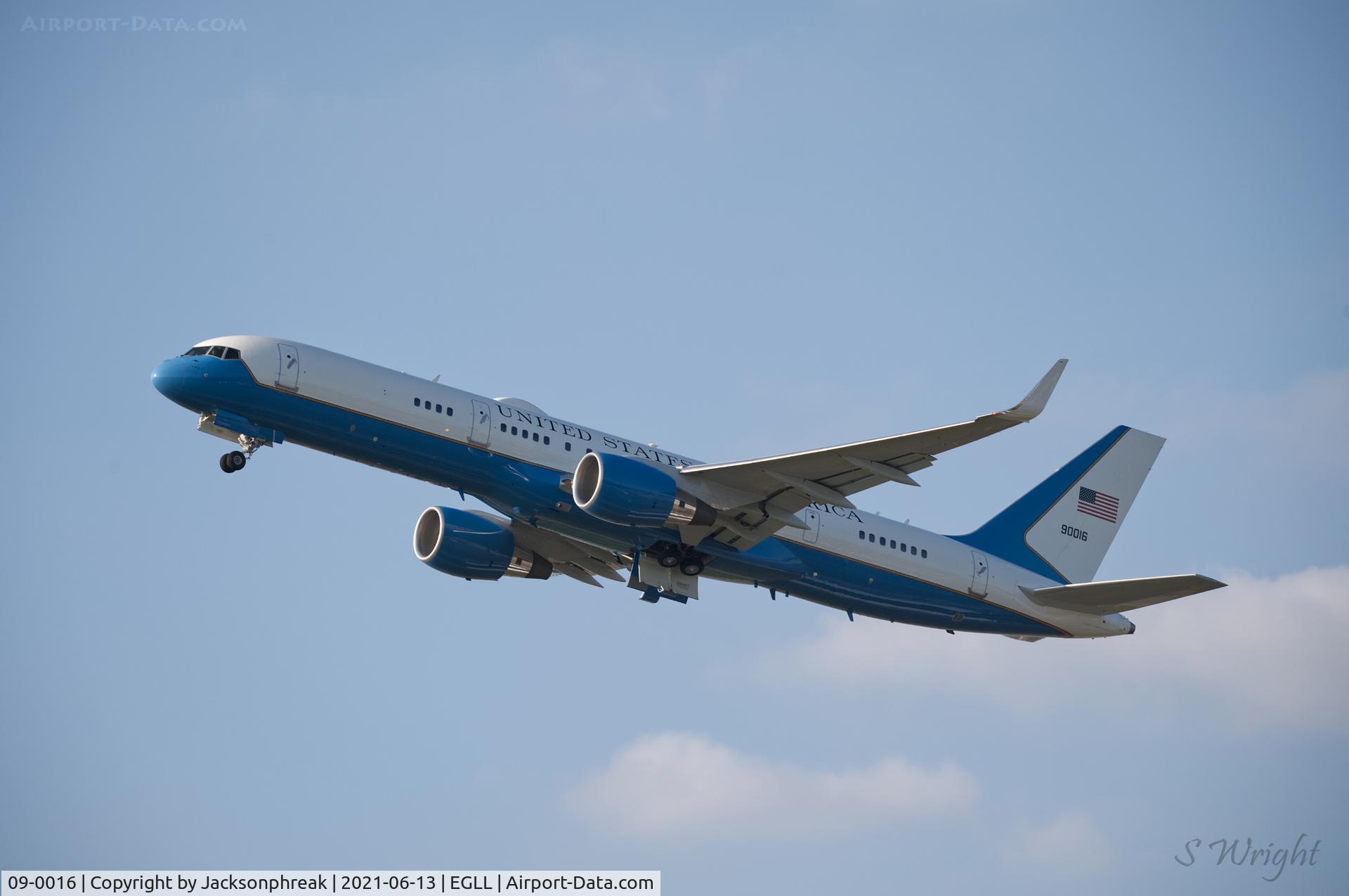 09-0016, 1996 Boeing 757-2Q8 C/N 28160, Taking off from London Heathrow UK