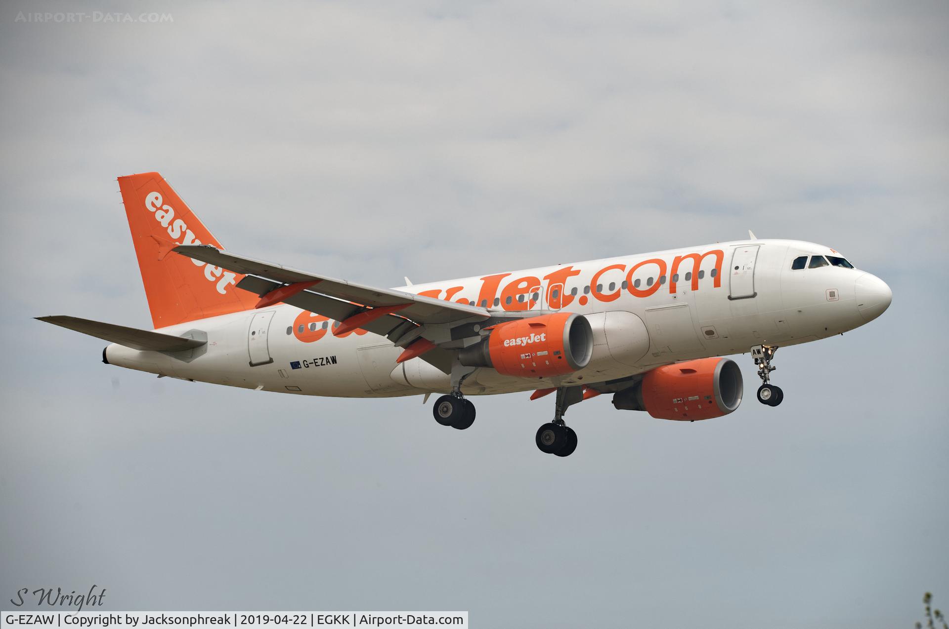 G-EZAW, 2006 Airbus A319-111 C/N 2812, On finals at London Gatwick UK