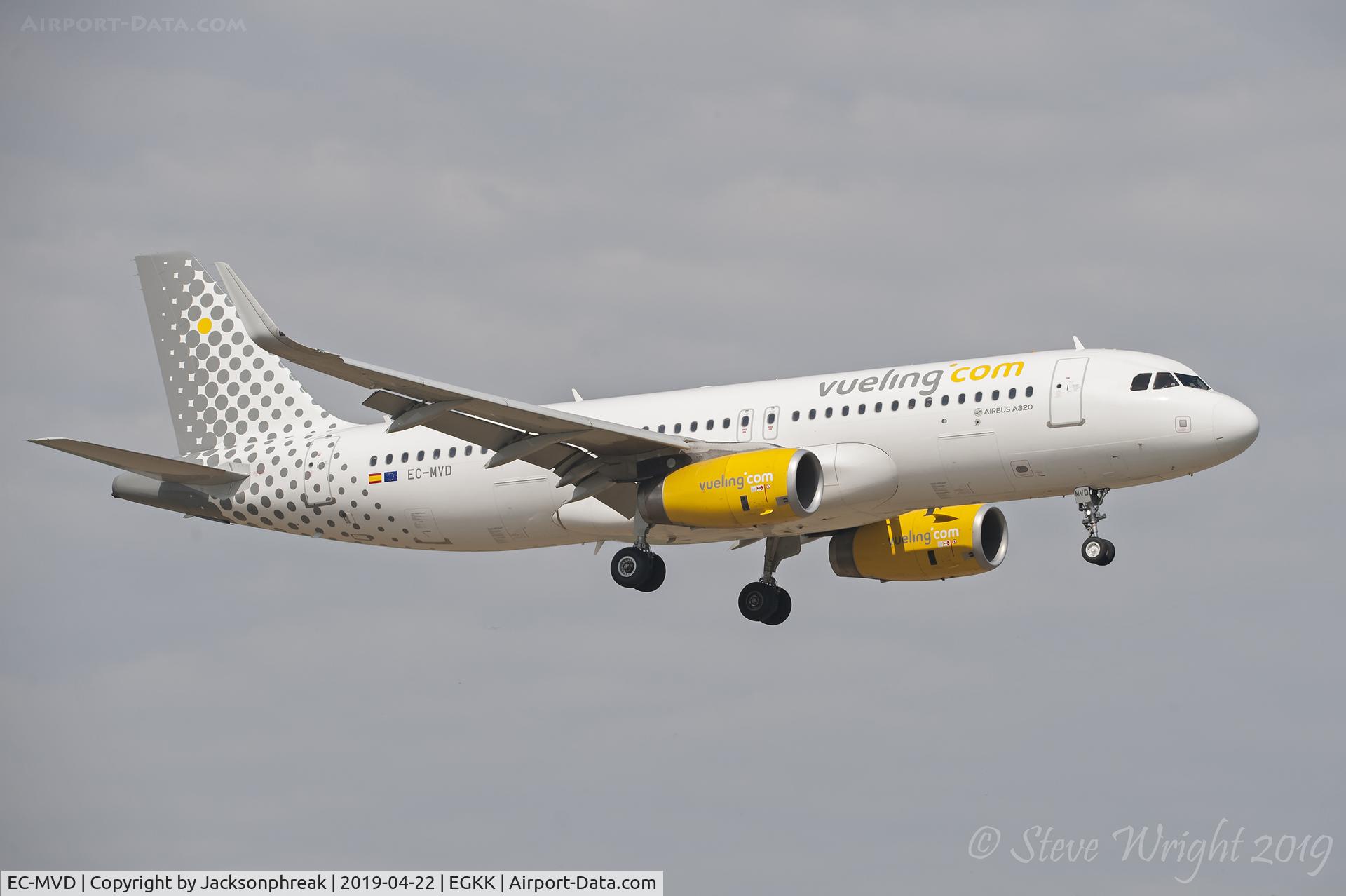 EC-MVD, 2018 Airbus A320-232 C/N 8111, On finals at London Gatwick UK
