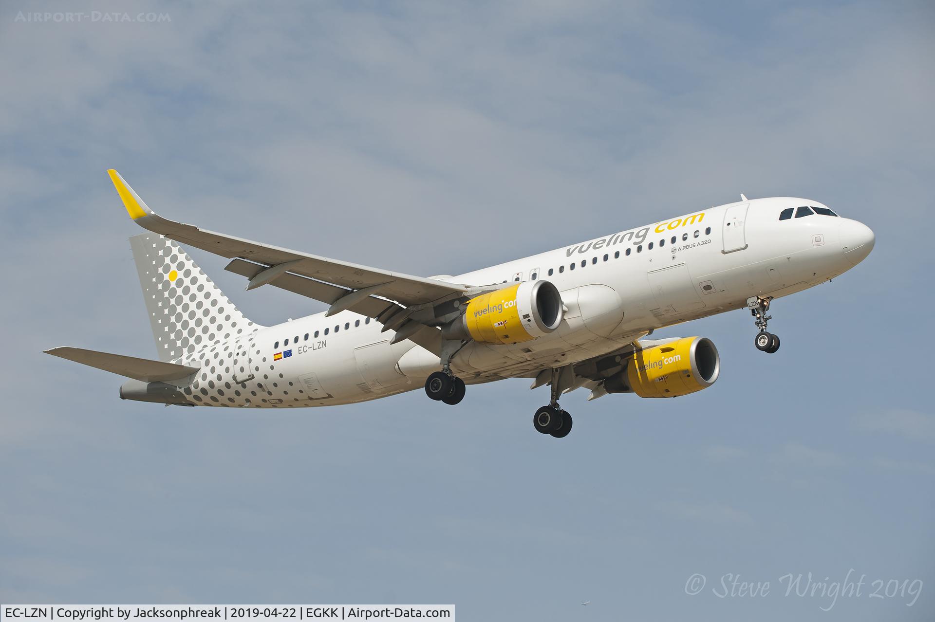 EC-LZN, 2013 Airbus A320-214 C/N 5925, On finals at London Gatwick UK