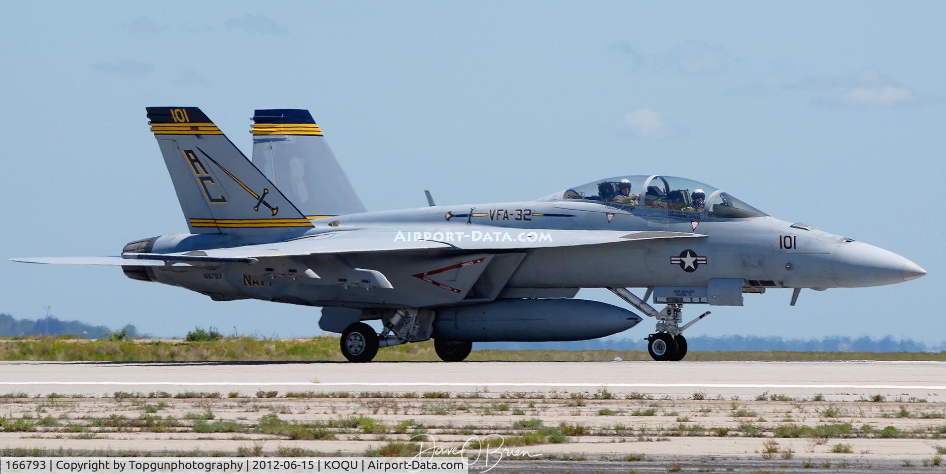 166793, Boeing F/A-18F Super Hornet C/N F166, Swordsman touch down