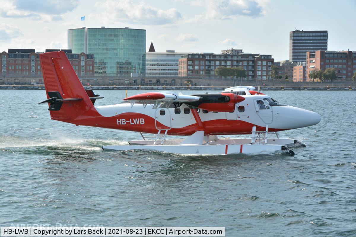 HB-LWB, 1978 De Havilland Canada DHC-6-300 C/N 565, Airplane leaving Copenhagen Harbour