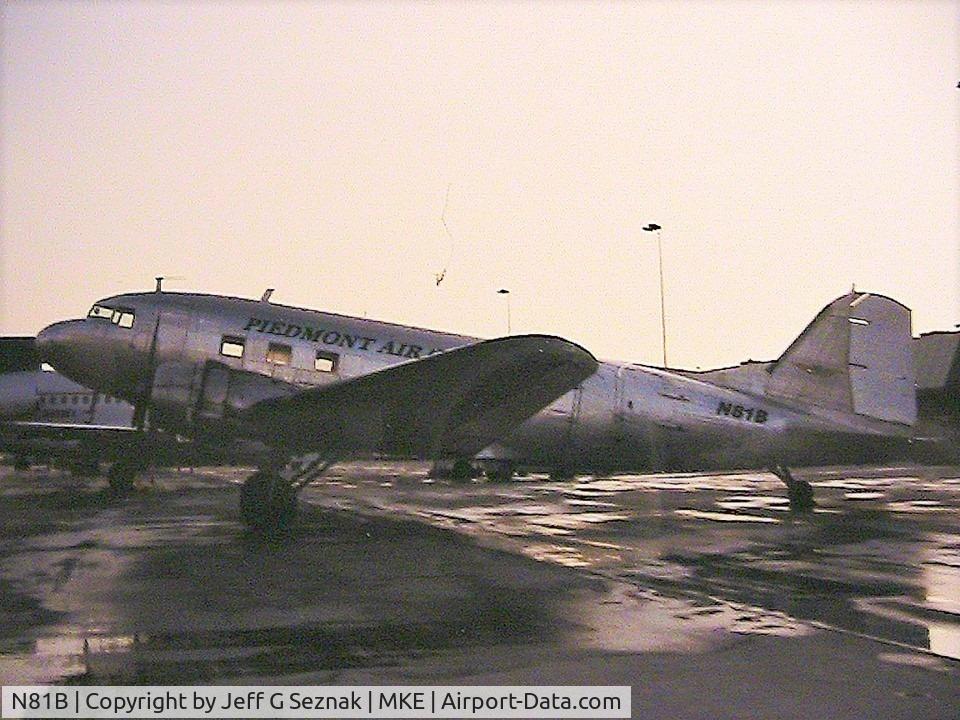 N81B, 1943 Douglas C-47-DL (DC3C) C/N 7382, Piedmont Air Cargo DC-3 in Milwaukee back in 1992