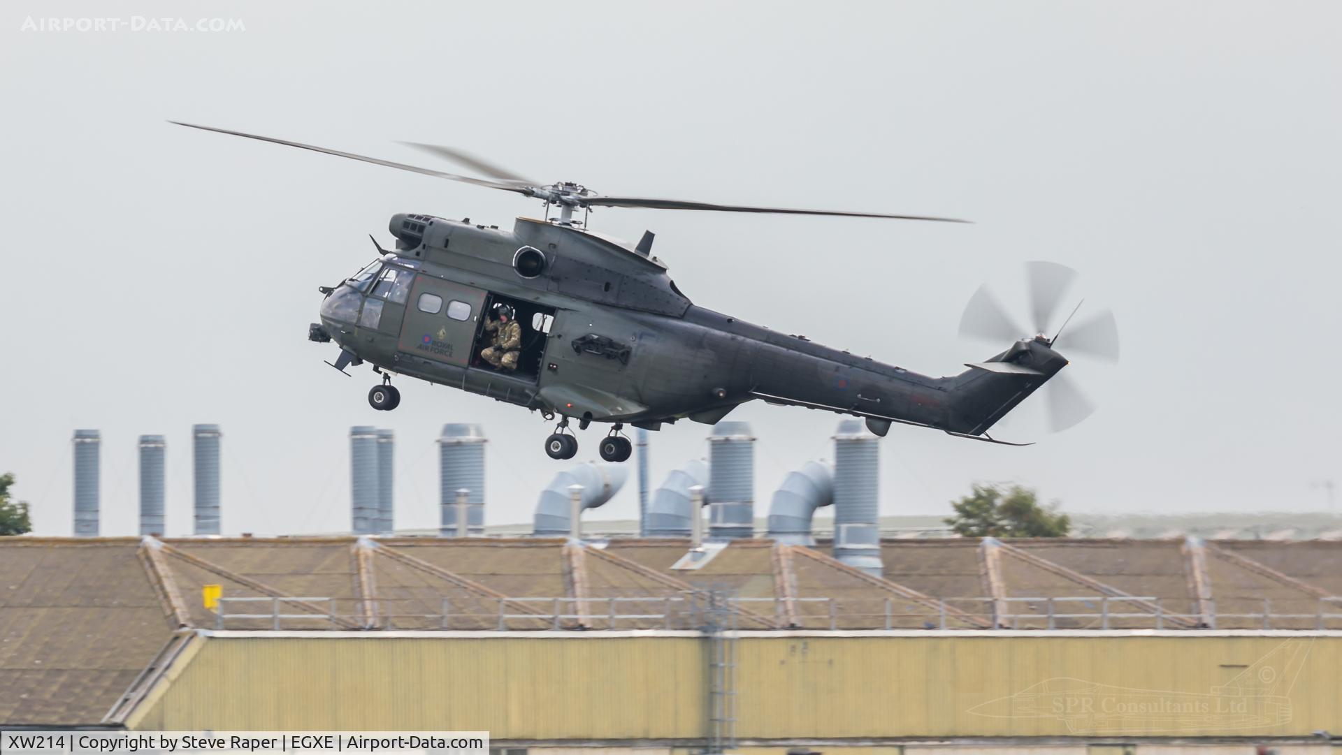 XW214, 1971 Westland Puma HC.1 C/N 1120, Dropping into Leeming