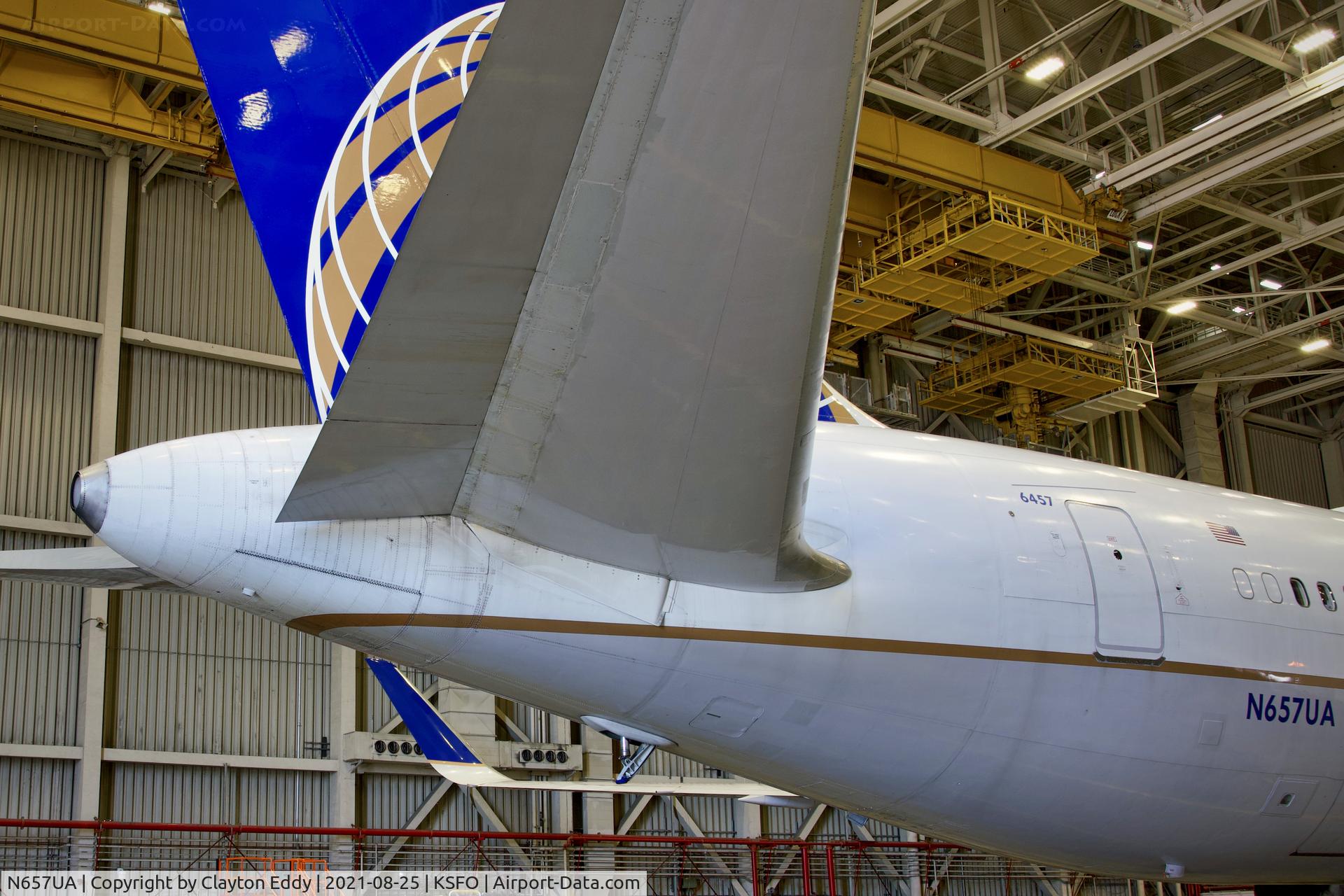 N657UA, 1993 Boeing 767-322 C/N 27112, SFO 2021.