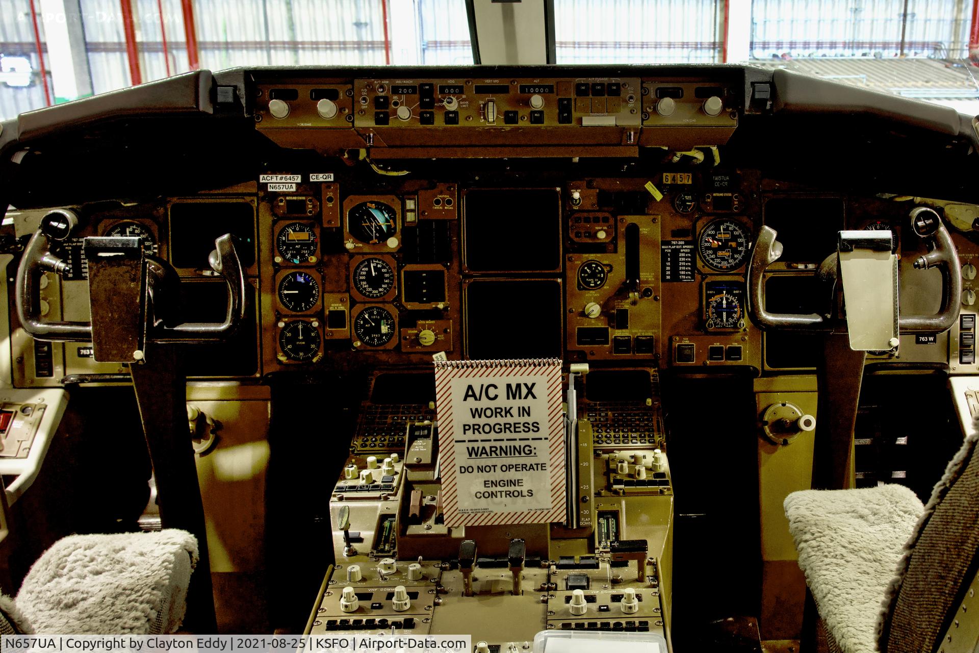 N657UA, 1993 Boeing 767-322 C/N 27112, Right main gear. SFO 2021.