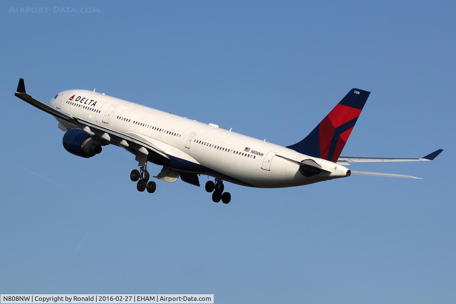 N808NW, 2004 Airbus A330-323 C/N 0591, at spl