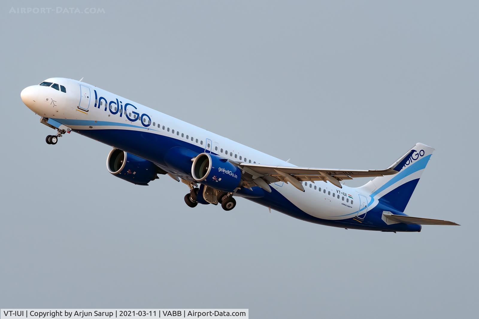 VT-IUI, 2019 Airbus A321-271NX C/N 8992, Evening departure from CSMIA as 6E5351 bound for Goa.