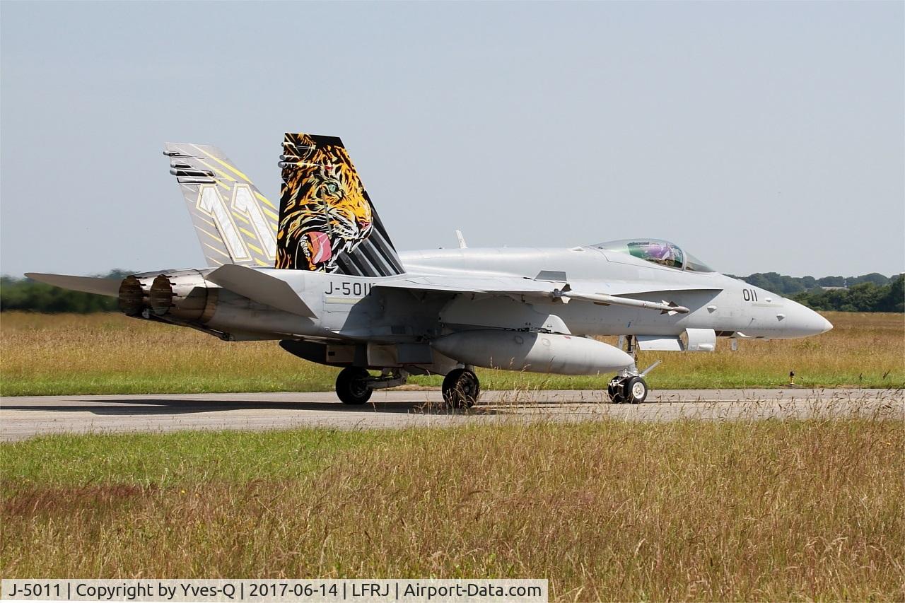 J-5011, McDonnell Douglas F/A-18C Hornet C/N 1351, McDonnell Douglas FA-18C Hornet, Taxiing to flight line, Landivisiau Naval Air Base (LFRJ) Tiger Meet 2017