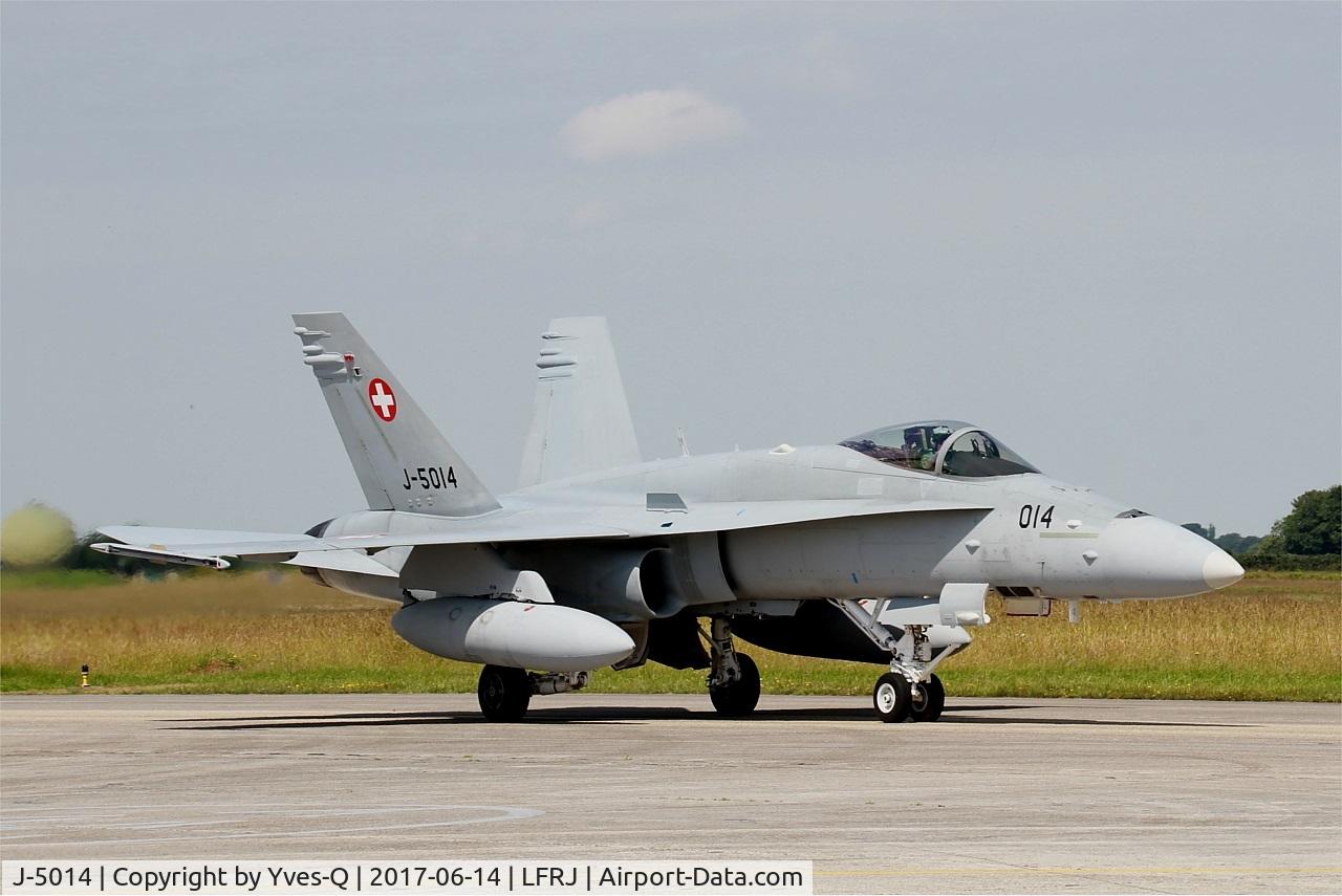 J-5014, McDonnell Douglas F/A-18C Hornet C/N 1359, McDonnell Douglas FA-18C Hornet, Taxiing to flight line, Landivisiau Naval Air Base (LFRJ) Tiger Meet 2017