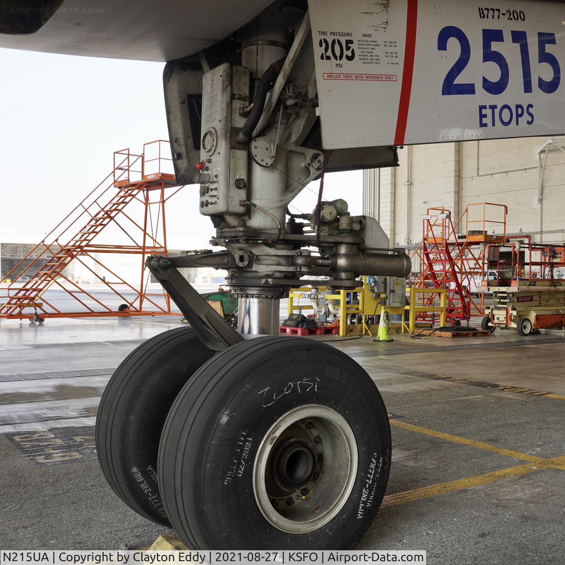 N215UA, 2000 Boeing 777-222 C/N 30221, SFO 2021.