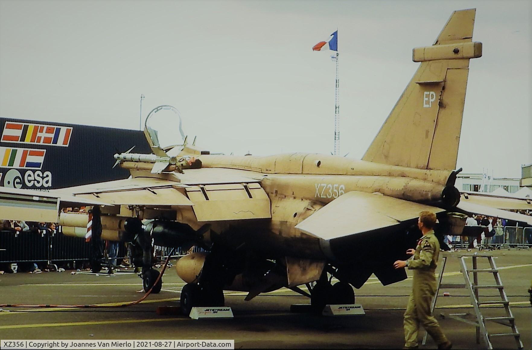 XZ356, 1976 Sepecat Jaguar GR.3A C/N S.123, Le Bourget '91 End of the Gulf war scan from slide