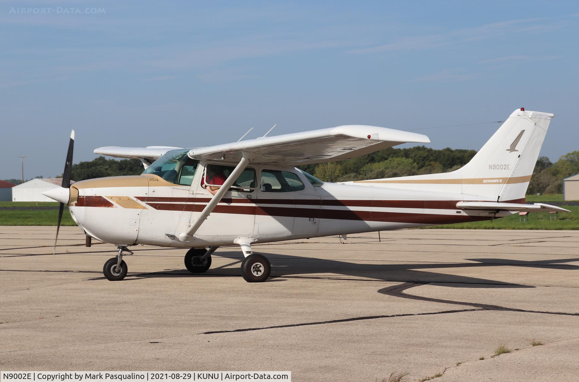 N9002E, 1979 Cessna 172N C/N 17272214, Cessna 172N