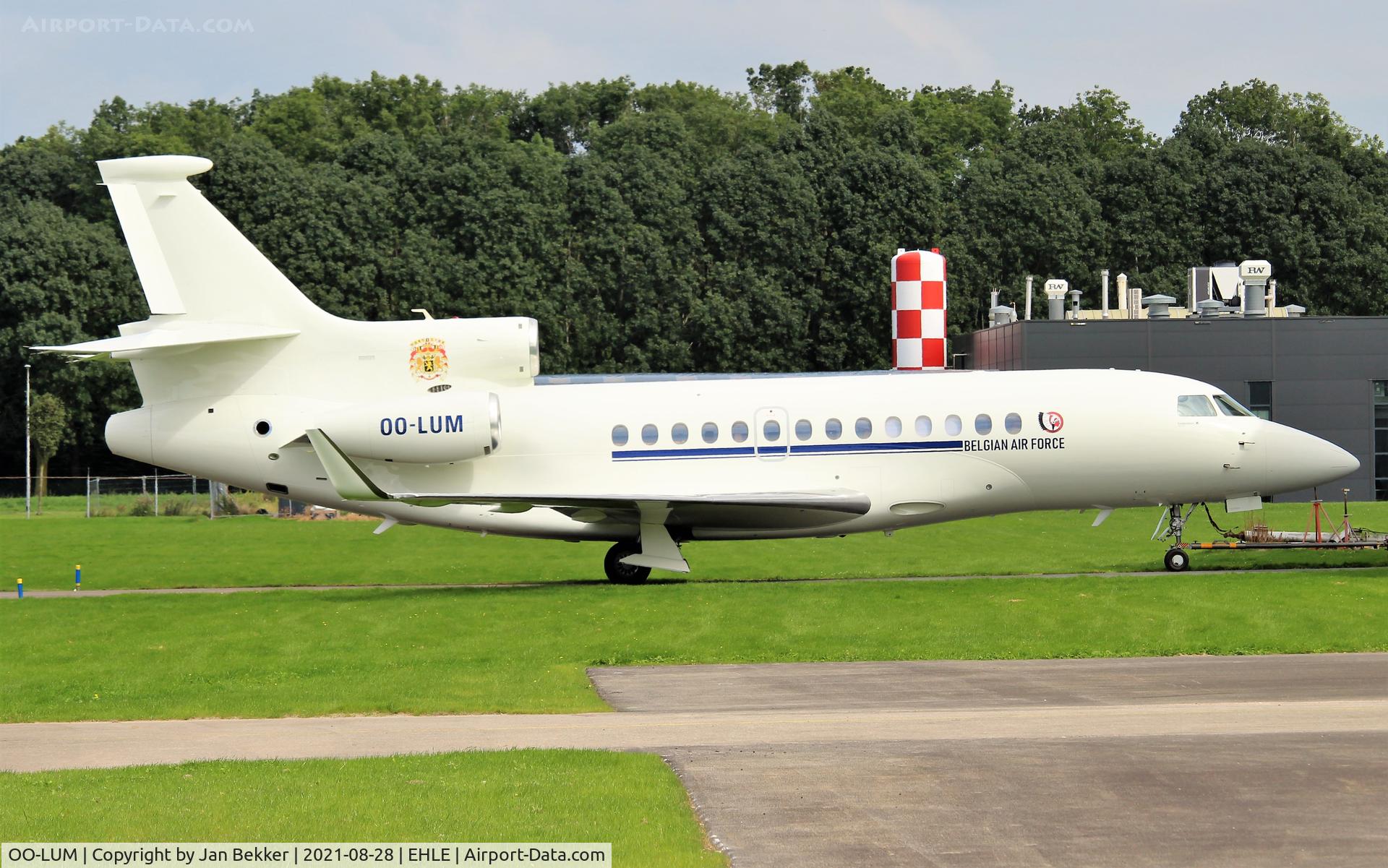 OO-LUM, 2007 Dassault Falcon 7X C/N 004, In its new livery in front of Satys where de paintjob was done