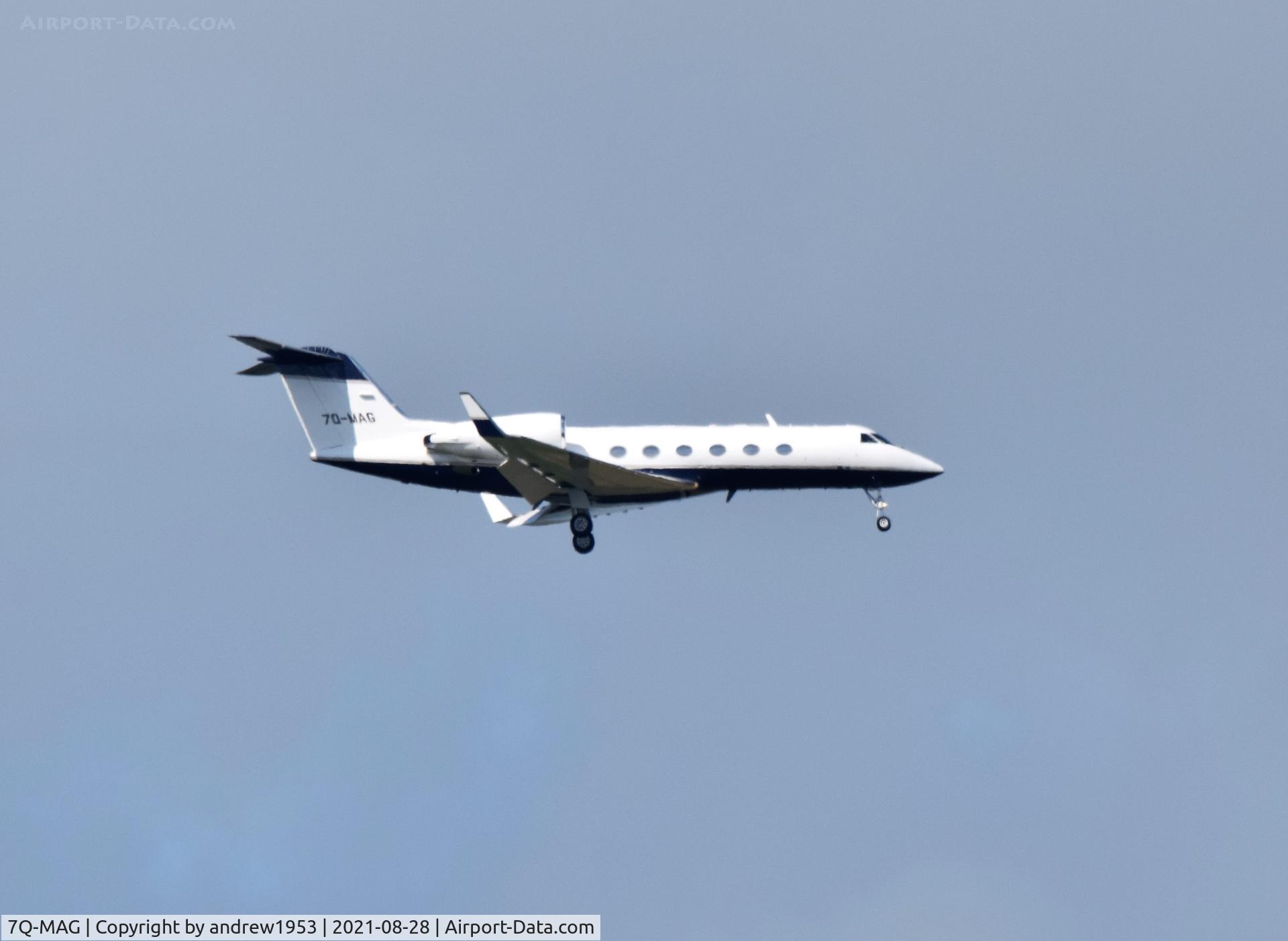 7Q-MAG, 1996 Gulfstream Aerospace G-IV C/N 1304, 7Q-MAG landing at Gloucestershire Airport.