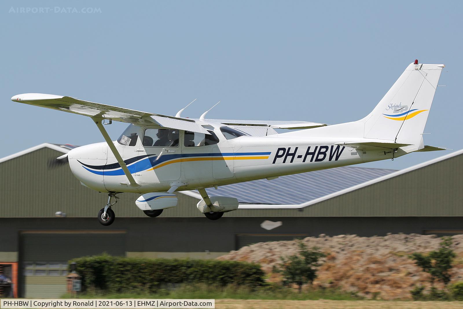 PH-HBW, Cessna 172S C/N 172S8113, at ehmz